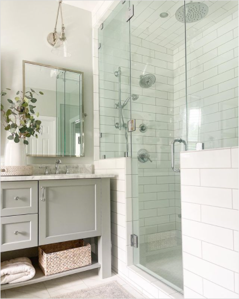 A cute bathroom featuring a steam shower