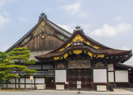 Visit Nijō Castle, a UNESCO World Heritage Site that once served as the Kyoto residence of the Tokugawa shogunate 