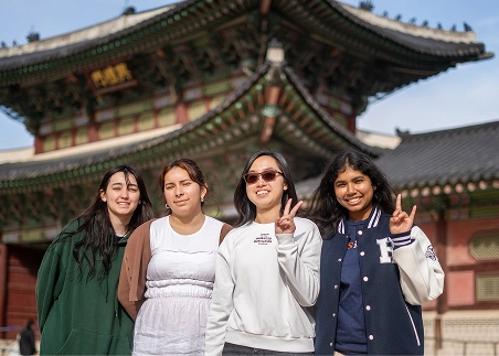 Step into Korea's royal history at Gyeongbokgung Palace, an architectural masterpiece with over 7,000 rooms