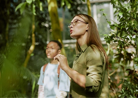 Participate in a hands-on tropical biodiversity and conservation workshop alongside Smithsonian scientists