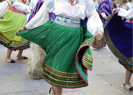 Participate in a traditional Ecuadorian dance lesson
