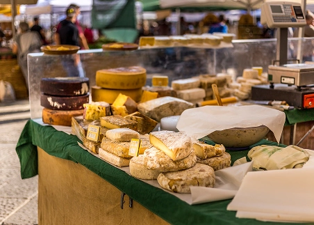 Take in the sights and aromas of Florence’s San Lorenzo Market, brimming with local cheeses, olive oils, and street food
