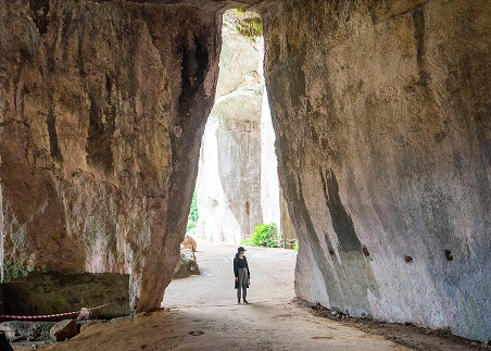 Walk among ancient theaters, echoing quarries, and centuries‑old ruins at the Siracusa Archaeological Site