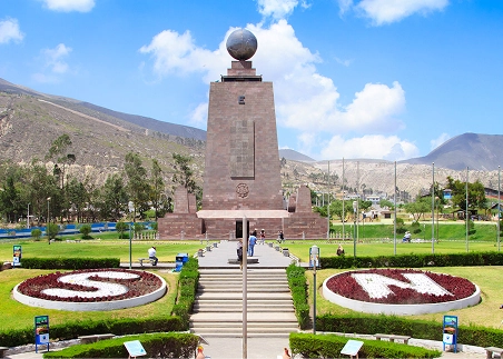Stand on the equator at the Intiñan Museum and feel the shifts in gravity firsthand through immersive activities and demonstrations