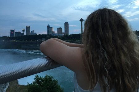 girl looking at the Niagara Falls