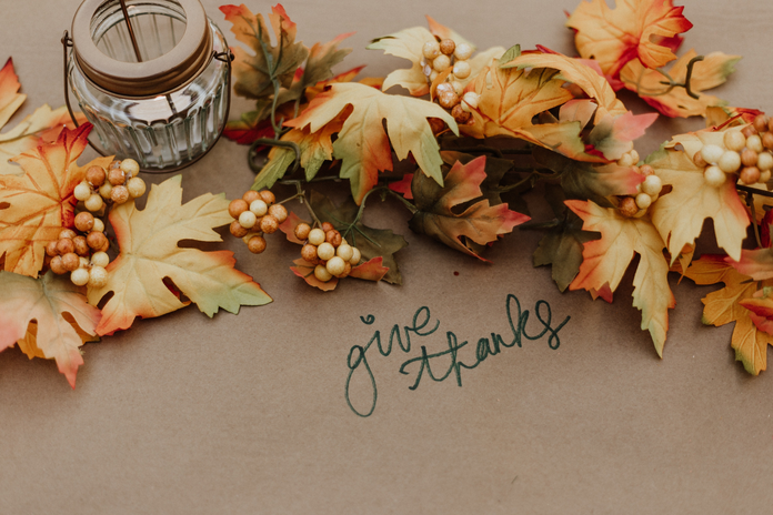 Give Thanks table setting by Priscilla Du Preez from Unsplash