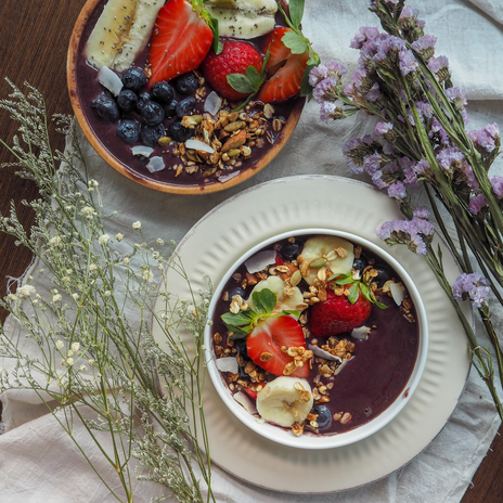 Acai bowls with flowers