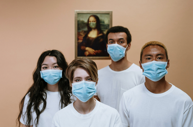 young adults wearing masks with mona lisa.