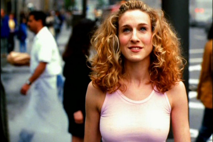 Carrie Bradshaw in theme song dress