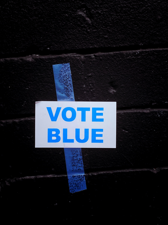 vote blue sign by Jon Tyson on Unsplash