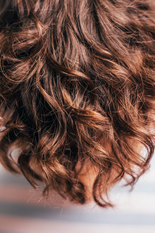 brown curly hair by Paul Siewert from Unsplash