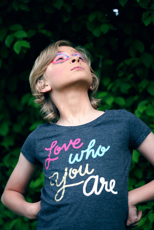 love who you are tshirt gender non conformity by Sharon McCutcheon from Unsplash