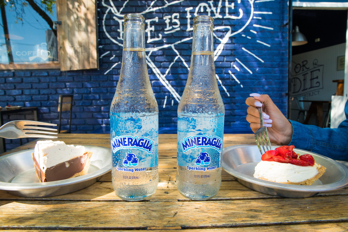 sparkling water by Mineragua Sparkling Water from unsplash