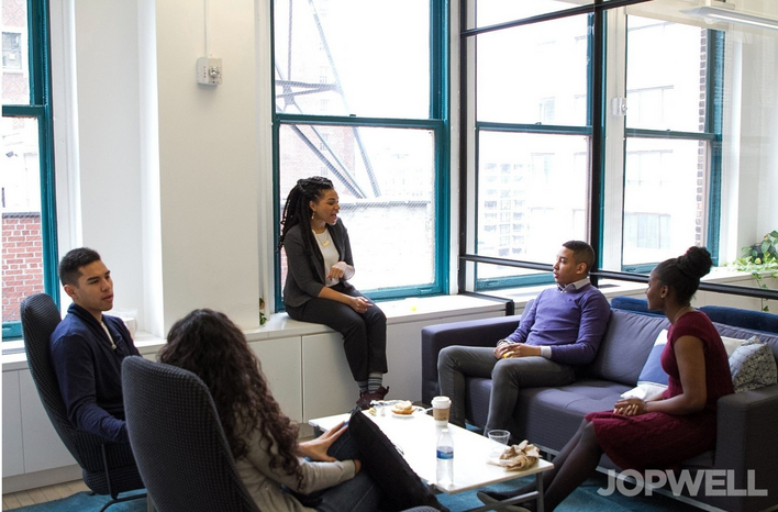 5 people having a business meeting by Jopwell