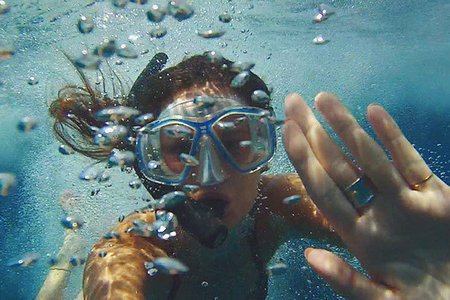 Meredith Kress-Snorkel Bubbles Underwater Selfie