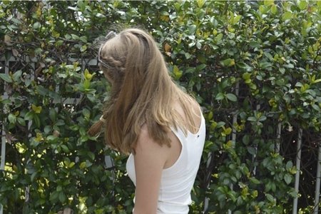 green wall hair pic