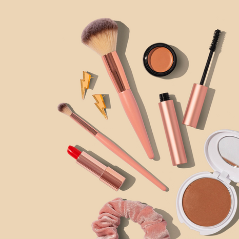 makeup brushes by Amy Shamblen on Unsplash