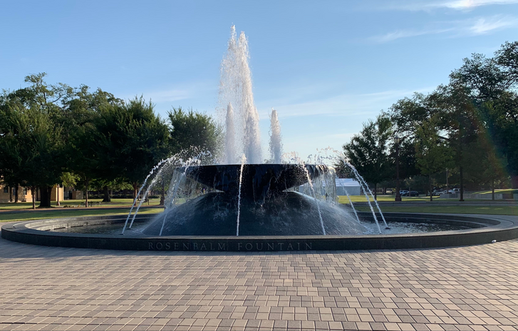 A picture of the fountain on my campus