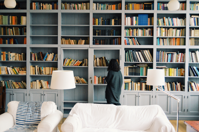 woman looking at a bookshelf