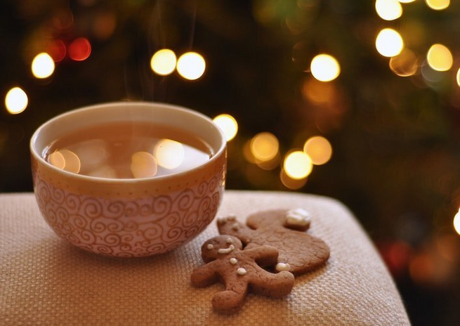 hot cocoa and gingerbread cookies