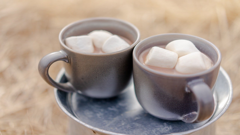 hot chocolate with marshmallows by Unsplash