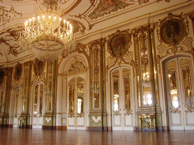 royal looking room by Diogo Nunes