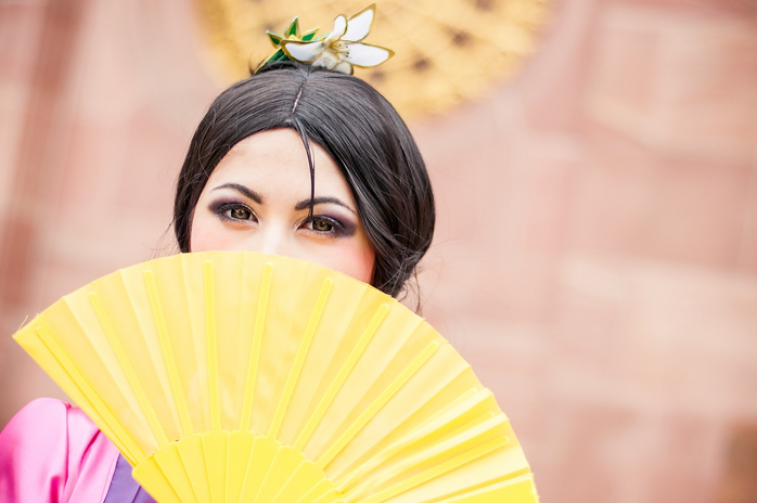 woman hiding face behind a hand fan by Azur Cosplay Photography