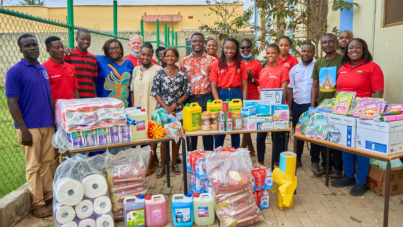 Halliburton employees help with food drive