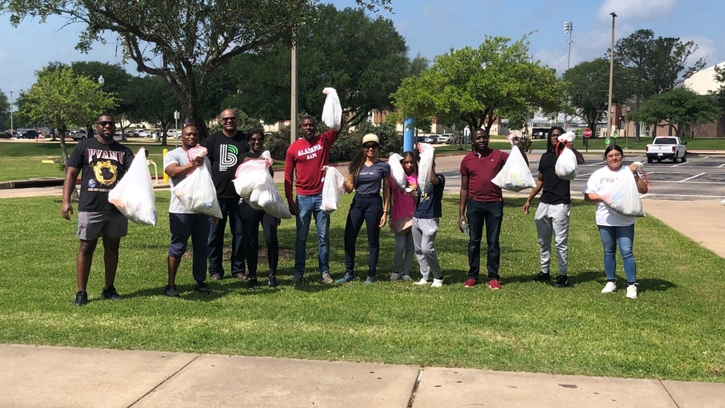 Prairie View A&M University trash cleanup with RISE Scholars